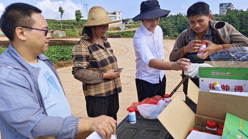 石原金牛為云南種植戶送技術、送優(yōu)惠